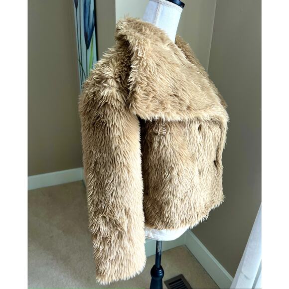 NWT One and Only tan faux fur cropped jacket size S - Picture 2 of 6